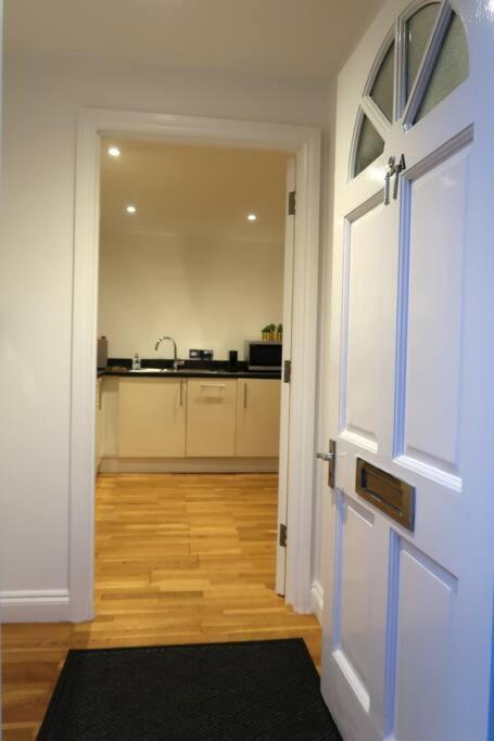 ***Spotless, Bright 1 Double Bed Apartment*** Bath Ngoại thất bức ảnh